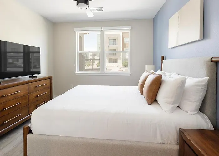 Landing Modern 1Bd Clubhouse Pool
