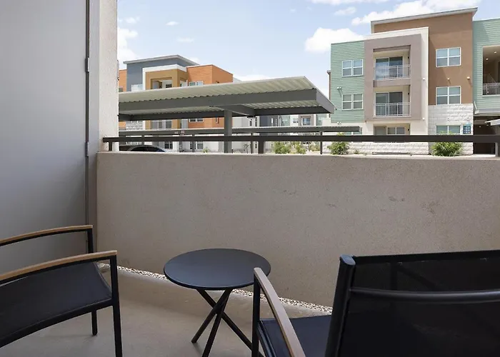 Landing Modern 1Bd Clubhouse Pool