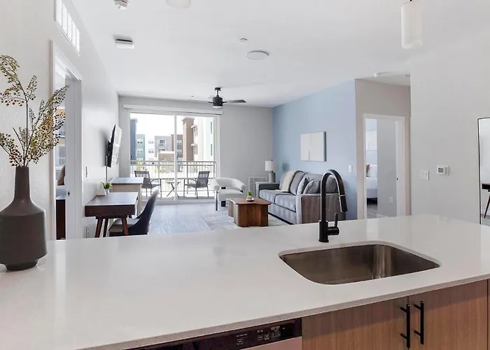 Landing Modern 1Bd Clubhouse Pool