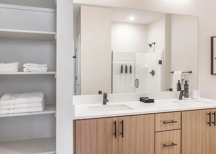 Landing Modern 1Bd Clubhouse Pool *