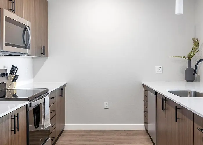 Landing Modern 1Bd Clubhouse Pool *