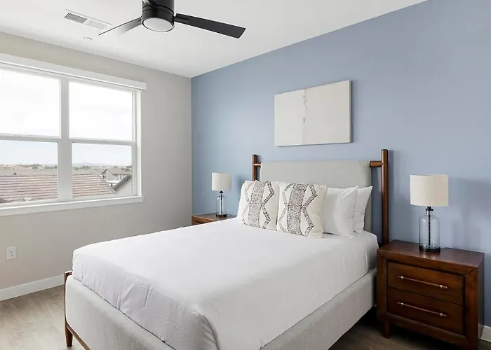Landing Modern 1Bd Clubhouse Pool *