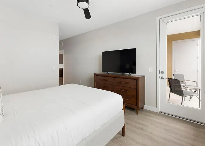 Landing Modern 1Bd Clubhouse Pool